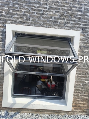 Wide-Angle Folding Window Assembly Creating Uninterrupted Garden Perspectives and Easy-Access Patio Connections